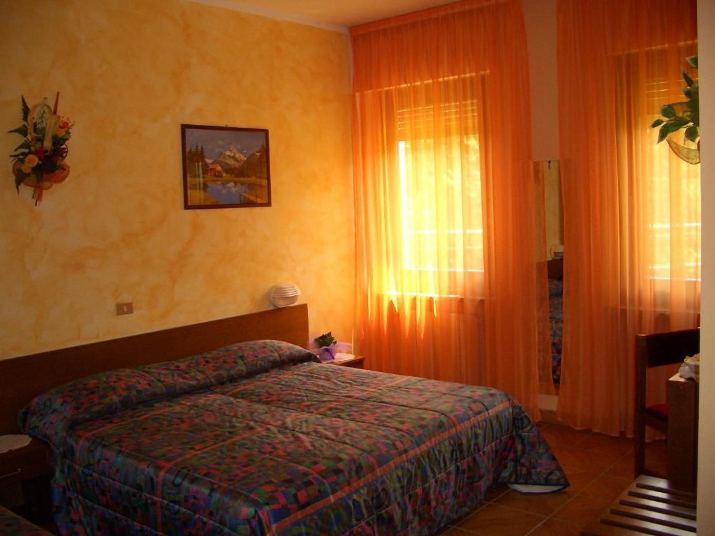 Hotel Sarre Exteriör bild