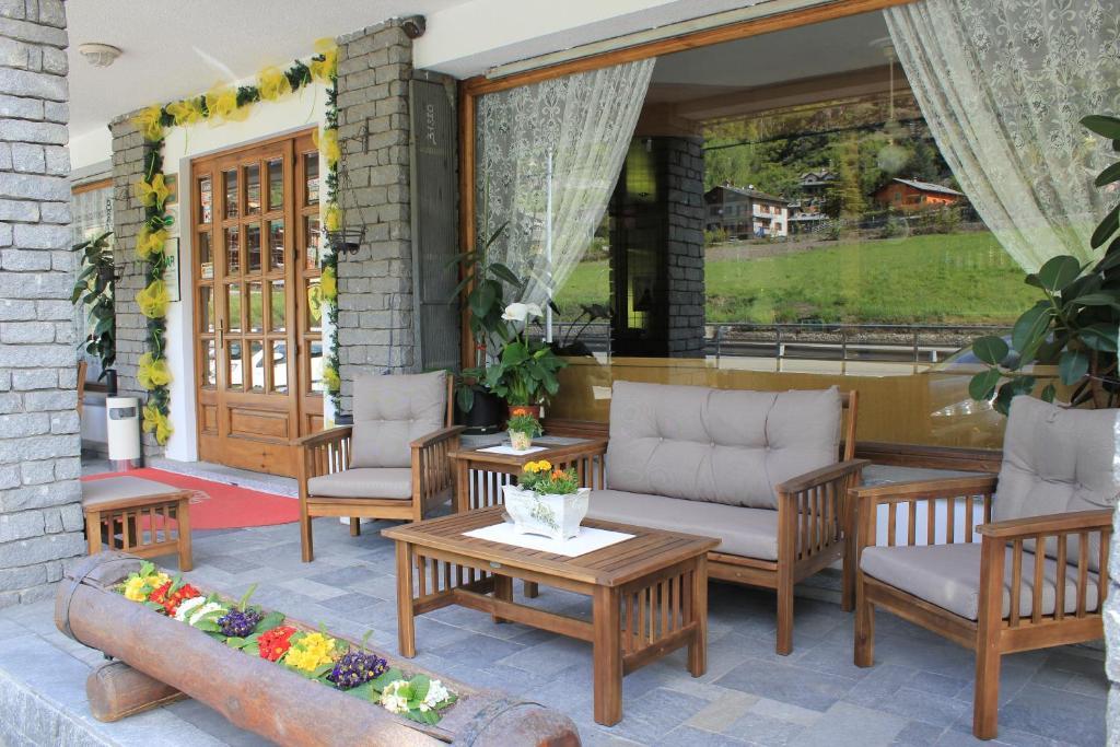 Hotel Sarre Exteriör bild